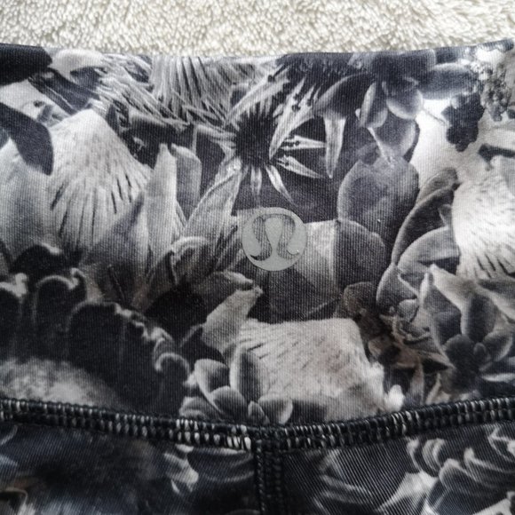 Lululemon Wunder Under Crop | Size 2 - Picture 4 of 8